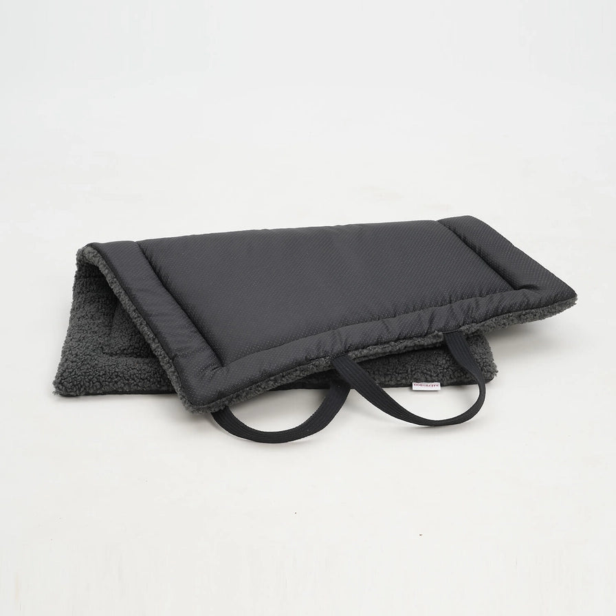 Sammenleggbar reiseseng til hund med teddystoff  - grå