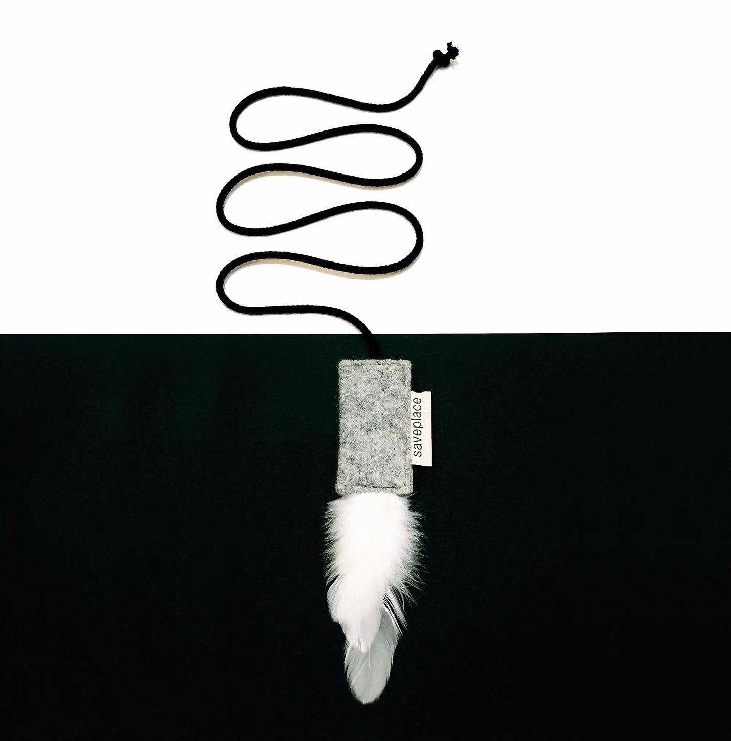 katteleke med hvit fjær - Dyrekompaniet