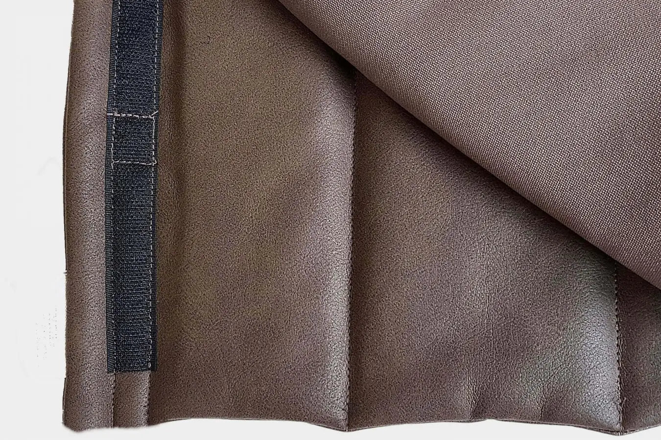 pelsen er festet med borrelås - Dyrekompaniet