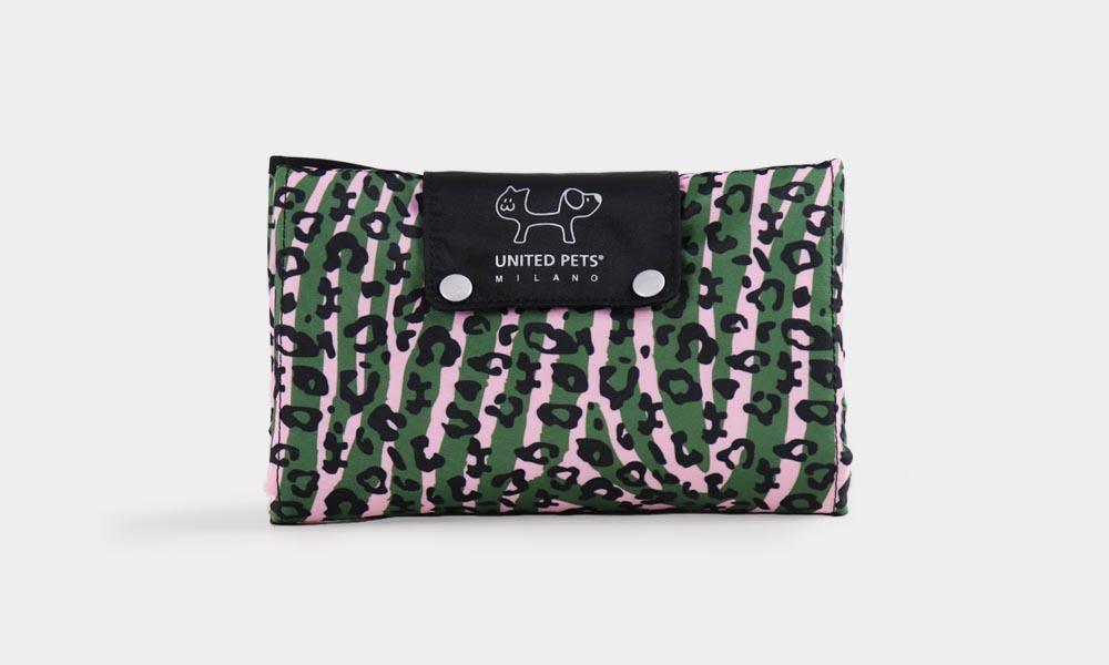 Sammenleggbar reiseseng til hund og katt svart/rosa - Dyrekompaniet